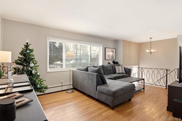 26 Clarendon Street, Dix Hills, NY 11746