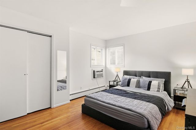 26 Clarendon Street, Dix Hills, NY 11746