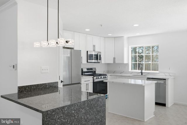 10 COTTAGE FIELD CT, Germantown, MD 20874