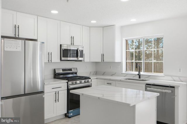 10 COTTAGE FIELD CT, Germantown, MD 20874