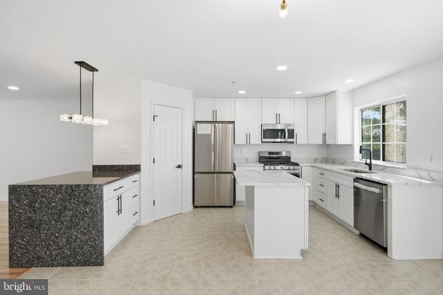 10 COTTAGE FIELD CT, Germantown, MD 20874