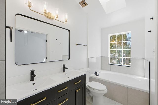 10 COTTAGE FIELD CT, Germantown, MD 20874