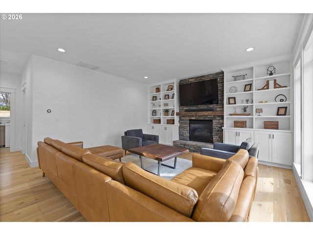 31373 Sw CHIA Loop, Wilsonville, OR 97070