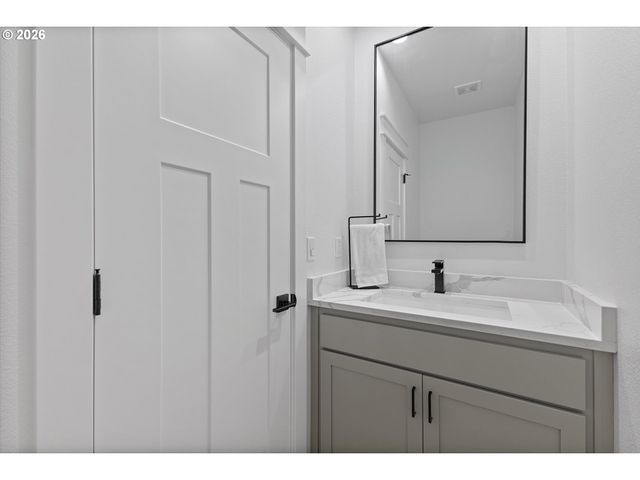 31373 Sw CHIA Loop, Wilsonville, OR 97070