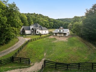 4450 Savage Pointe PVT Dr, Franklin, TN 37064