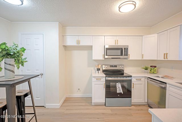 1901 WOOD HILL Place 1901, Jacksonville, FL 32256