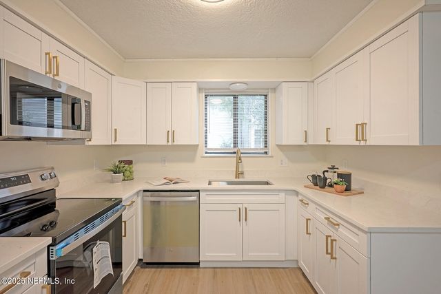 1901 WOOD HILL Place 1901, Jacksonville, FL 32256