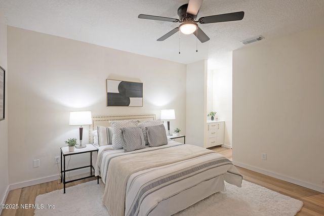 1901 WOOD HILL Place 1901, Jacksonville, FL 32256