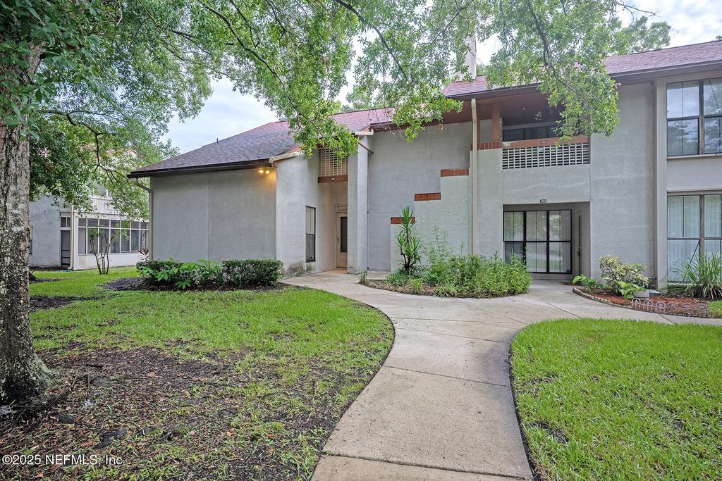 1901 WOOD HILL Place 1901, Jacksonville, FL 32256