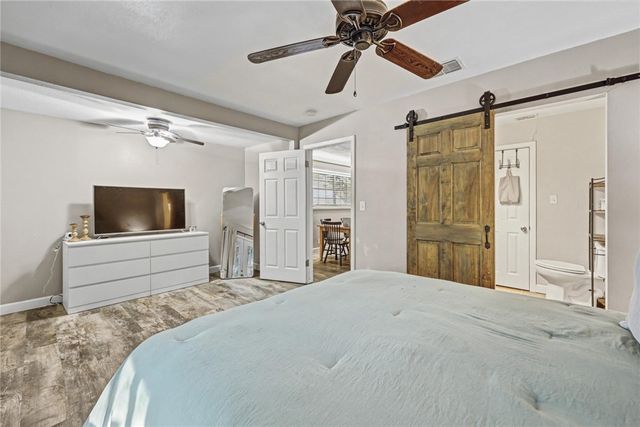 708 E Main St, Sinton, TX 78387