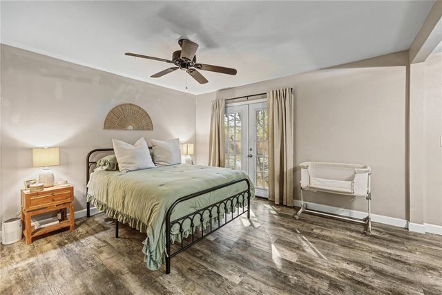 708 E Main St, Sinton, TX 78387