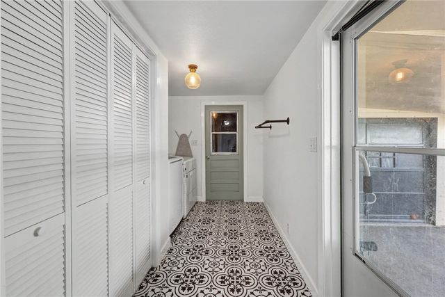 708 E Main St, Sinton, TX 78387