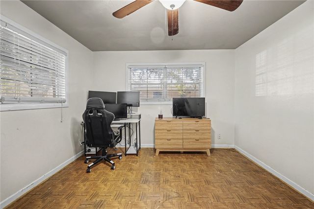 708 E Main St, Sinton, TX 78387