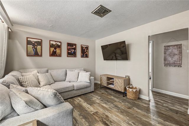 708 E Main St, Sinton, TX 78387