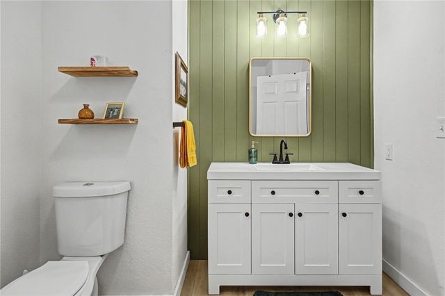 708 E Main St, Sinton, TX 78387