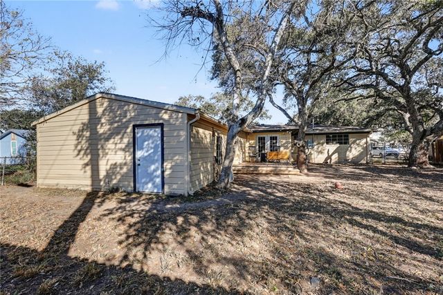 708 E Main St, Sinton, TX 78387