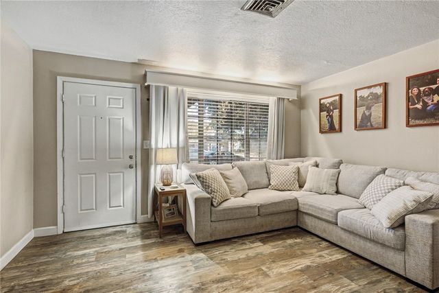 708 E Main St, Sinton, TX 78387