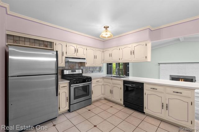 14970 Loyola Drive, Sterling Heights, MI 48313