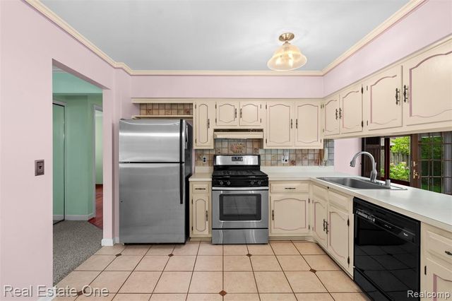 14970 Loyola Drive, Sterling Heights, MI 48313