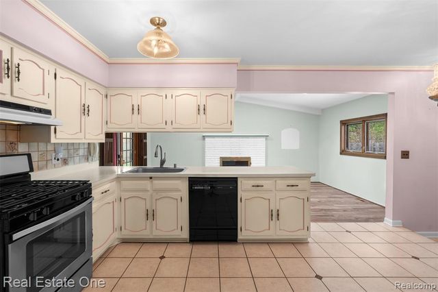 14970 Loyola Drive, Sterling Heights, MI 48313