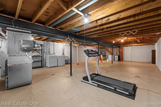 14970 Loyola Drive, Sterling Heights, MI 48313