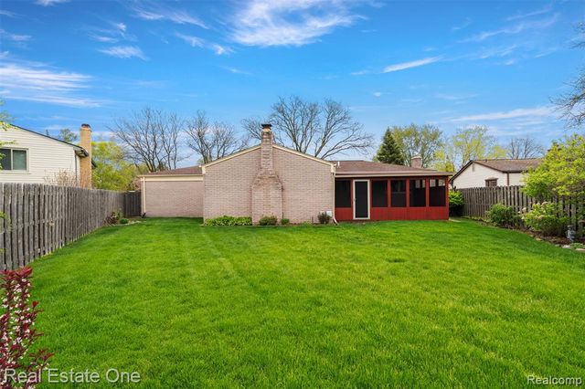 14970 Loyola Drive, Sterling Heights, MI 48313