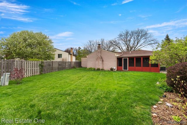 14970 Loyola Drive, Sterling Heights, MI 48313