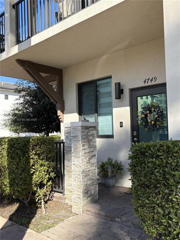 4749 NW 85th Ave, Doral, FL 33166