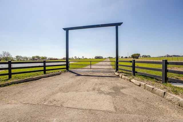 8701 County Road 1129, Godley, TX 76044