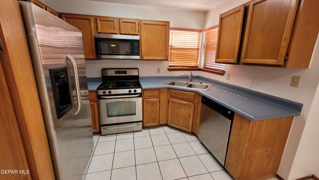 1101 SUN SHADOW Drive, El Paso, TX 79912