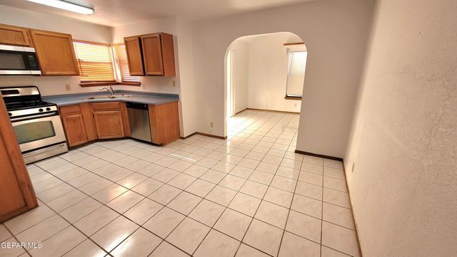 1101 SUN SHADOW Drive, El Paso, TX 79912