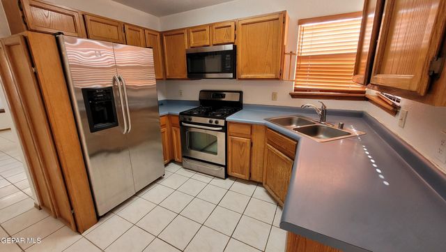 1101 SUN SHADOW Drive, El Paso, TX 79912