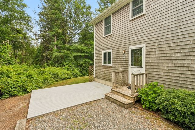 26 Foster Street, Mattapoisett, MA 02739