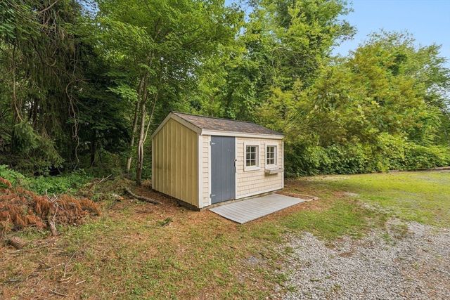 26 Foster Street, Mattapoisett, MA 02739