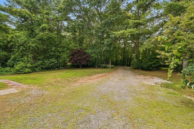 26 Foster Street, Mattapoisett, MA 02739