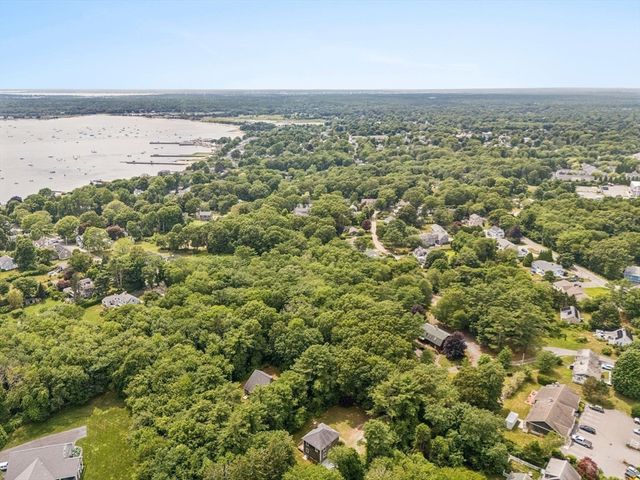 26 Foster Street, Mattapoisett, MA 02739