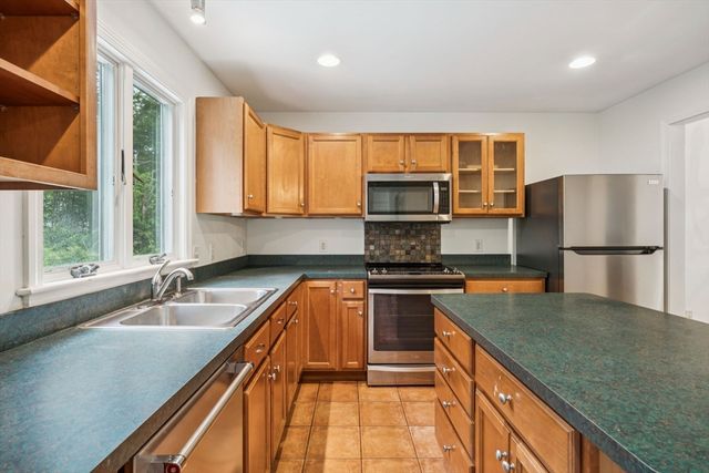 26 Foster Street, Mattapoisett, MA 02739