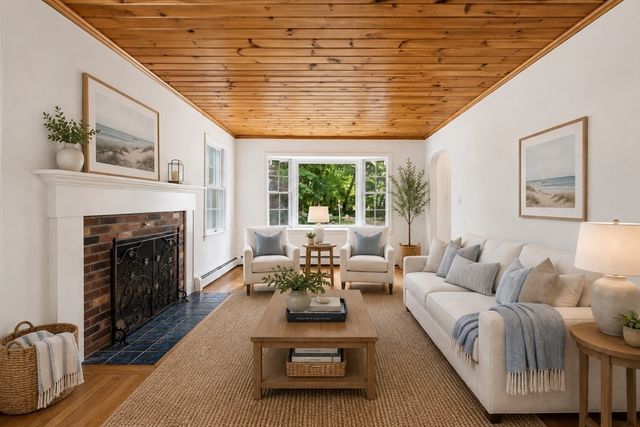 26 Foster Street, Mattapoisett, MA 02739
