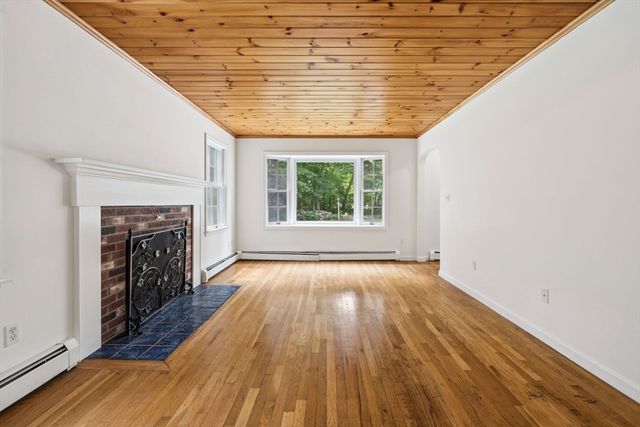 26 Foster Street, Mattapoisett, MA 02739