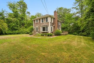 26 Foster Street, Mattapoisett, MA 02739
