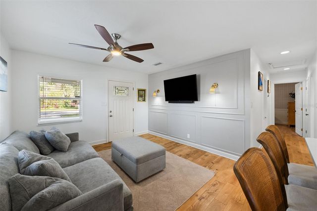 4722 W WALLCRAFT AVENUE, Tampa, FL 33611