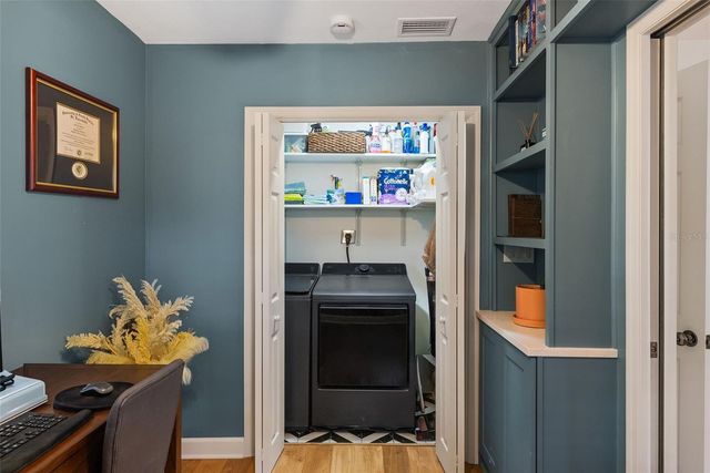 4722 W WALLCRAFT AVENUE, Tampa, FL 33611