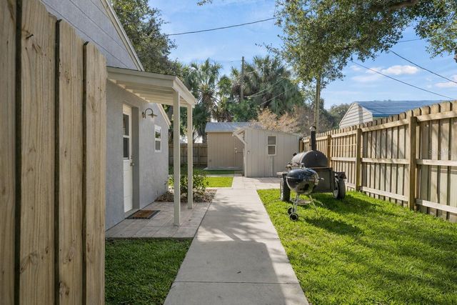 4722 W WALLCRAFT AVENUE, Tampa, FL 33611