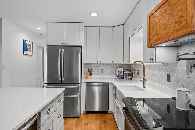 4722 W WALLCRAFT AVENUE, Tampa, FL 33611