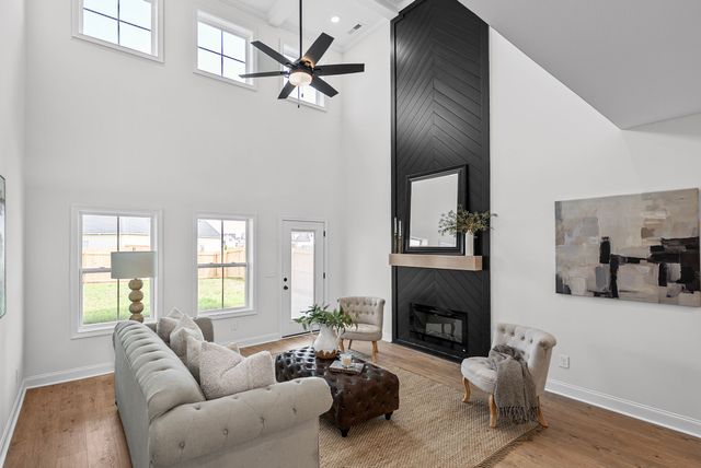 301 Kildeer Dr, Clarksville, TN 37040