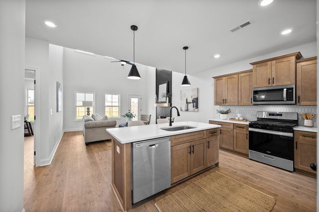 301 Kildeer Dr, Clarksville, TN 37040