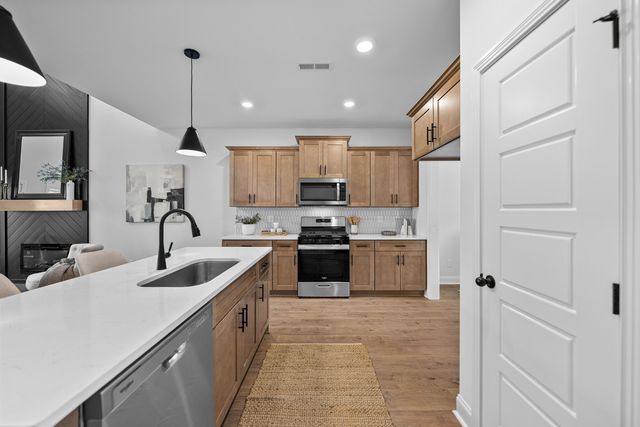 301 Kildeer Dr, Clarksville, TN 37040