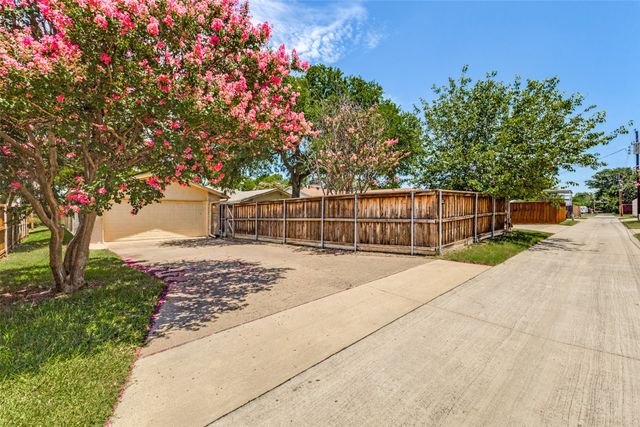 7736 El Santo Lane, Dallas, TX 75248