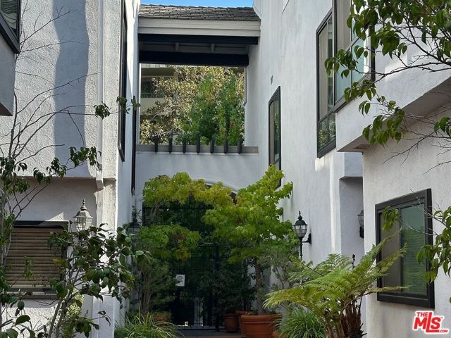 10933 Wellworth Avenue 1C, Los Angeles, CA 90024