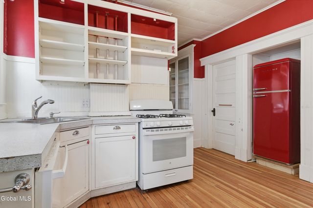 75 S Pine Avenue, Albany, NY 12208